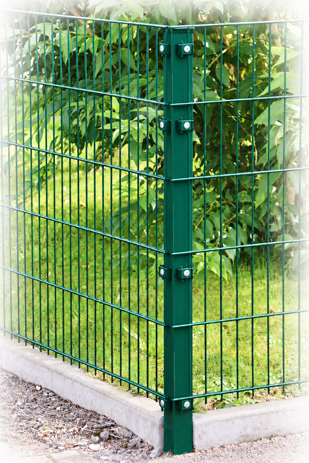 Eckpfosten 60 x 60 mm in Moosgrün mit Befestigungsleiste